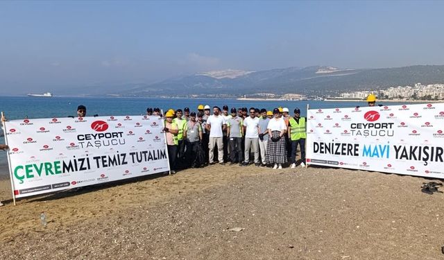 Mersin'de liman işçileri sahili temizledi