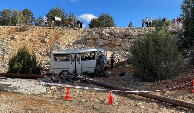 Şarampole yuvarlanan işçi servisindeki 4 kişi öldü, 14 kişi yaralandı