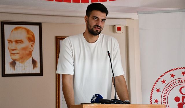 Adana'da milli tekvandocu Sergen Curabaz gençlerle buluştu