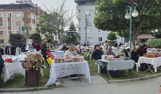 Hatay'da depremden etkilenen kadın girişimciler ürünlerini sergiledi