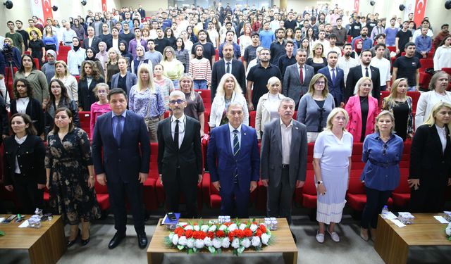 Rus kozmonot Aleksandr Lazutkin Adana'da üniversite öğrencileriyle buluştu