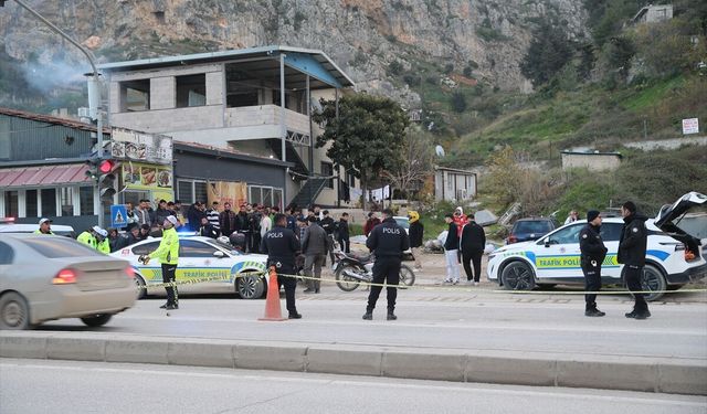 Hatay'da beton mikseriyle çarpışan motosikletteki 1 kişi öldü, 2 kişi yaralandı