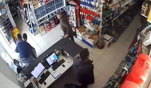 Antalya'da depremi fark edince sokağa fırladılar