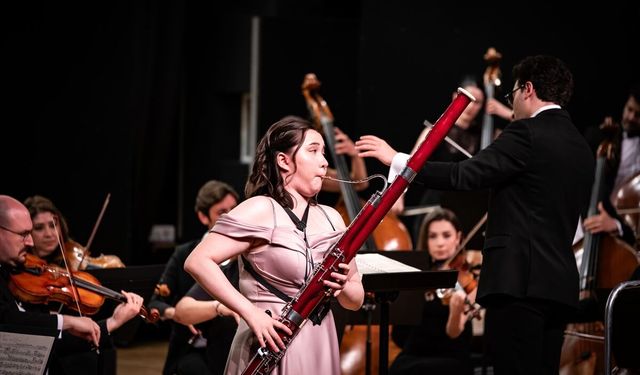 Antalya Devlet Senfoni Orkestrası 19 Mayıs'a özel konser verdi