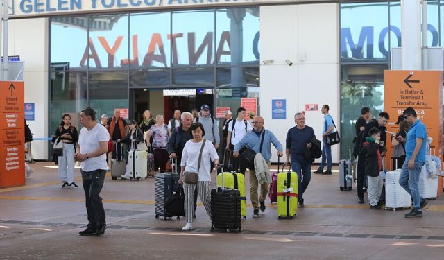 Antalya'da bayram öncesi tatil yoğunluğu başladı