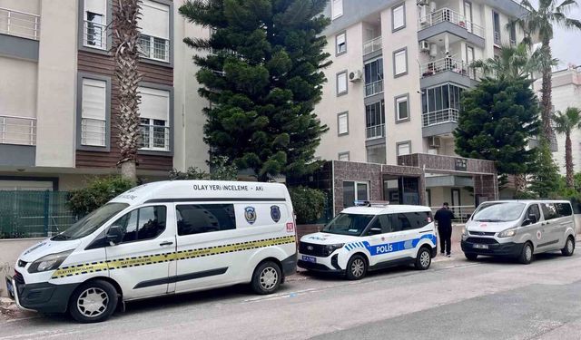 Antalya'da Kazakistan uyruklu kadın evinde ölü bulundu