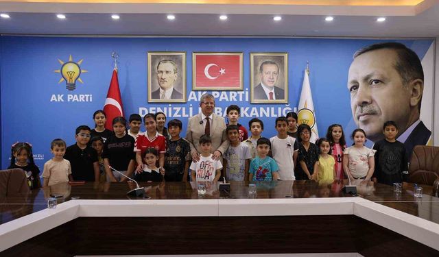 Çocuklar bayram coşkusunu AK Parti Denizli İl Başkanlığında yaşadı