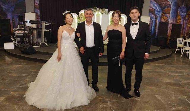 Denizli'de Türk-Kore esintili görkemli düğün