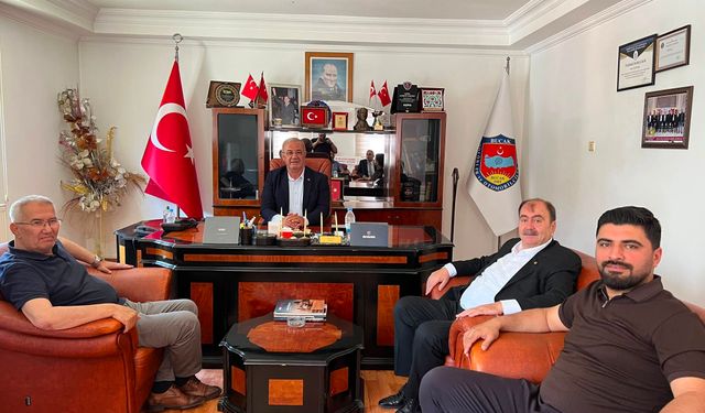 BAŞKAN MEÇİKOĞLU’NA ANLAMLI PLAKET