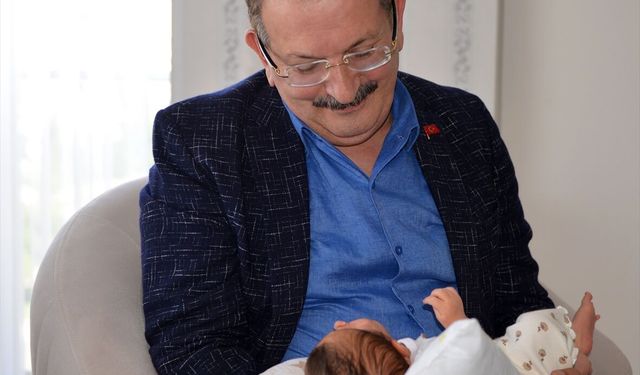 Antalya'da bebeklerinin topuk tarama testini reddeden aileyi Sağlık Müdürü ikna etti