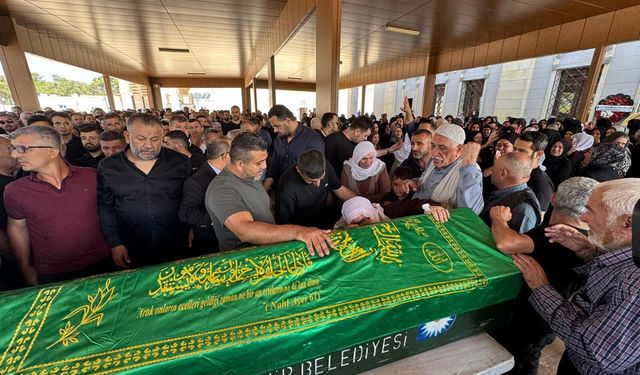 Denizli'deki otobüs kazasında ölen baba ile oğlunun cenazeleri Antalya'da defnedildi