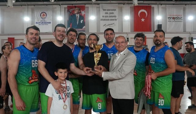 Denizli Büyükşehir Master Cup +35'te kupalar sahiplerini buldu