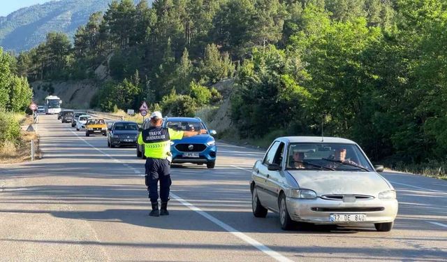 Isparta-Antalya kara yolunda jandarmadan kesintisiz denetim