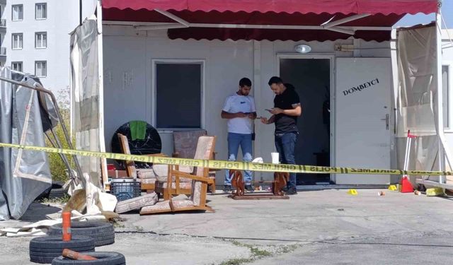 Afyonkarahisar'da minibüs durağına silahlı saldırı: 1 ölü, 1 yaralı