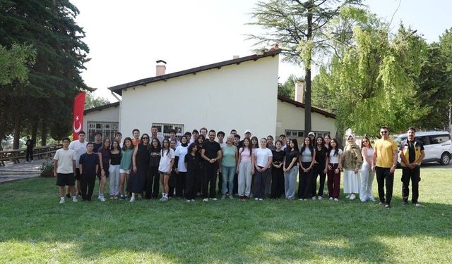 Denizli Büyükşehirin kampında Gri Koç gençlerle buluştu