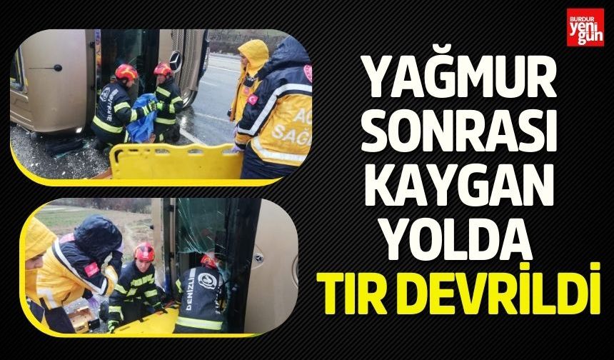 Yağmur sonrası kaygan yolda tır devrildi