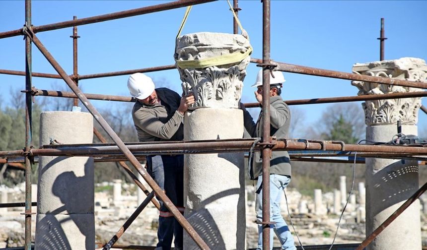 "Gladyatörler kenti" Stratonikeia'nın Roma hamamı sütunları ayağa kaldırıldı