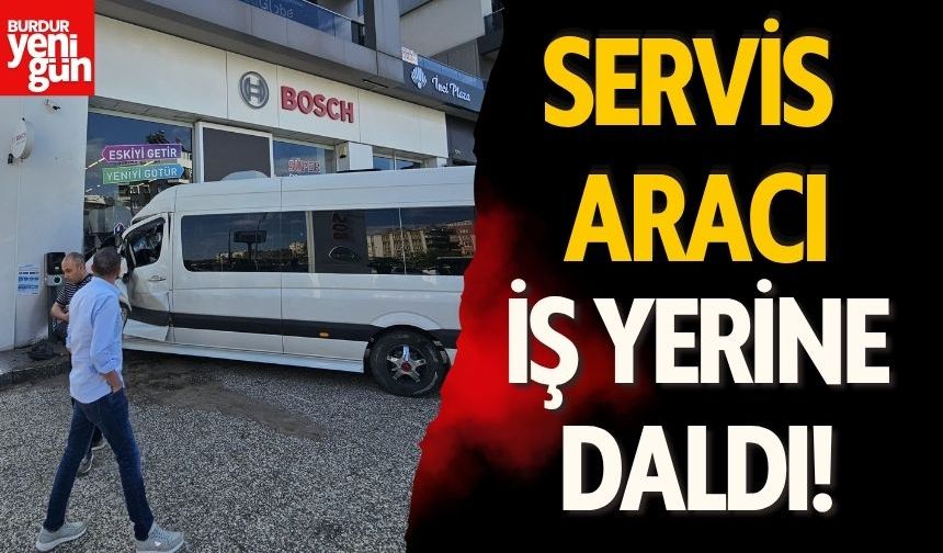 Servis Aracı İş Yerine Daldı