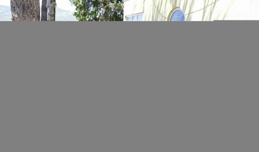 Isparta'da şehit annesinin vasiyetini yerine getiren askerler tabutunu taşıdı